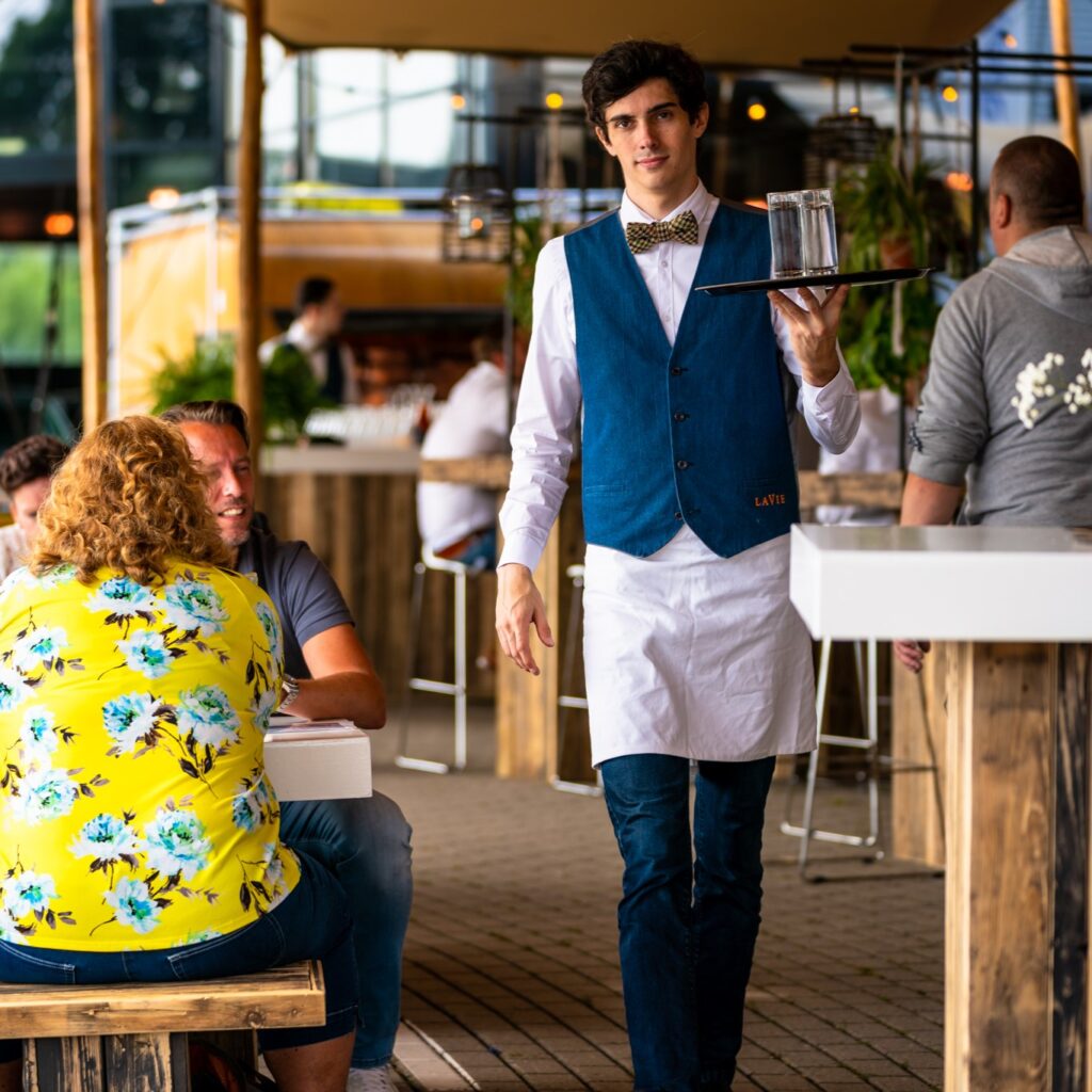 Uitserveren gastheer